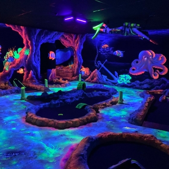 Muziek tijdens glowgolf